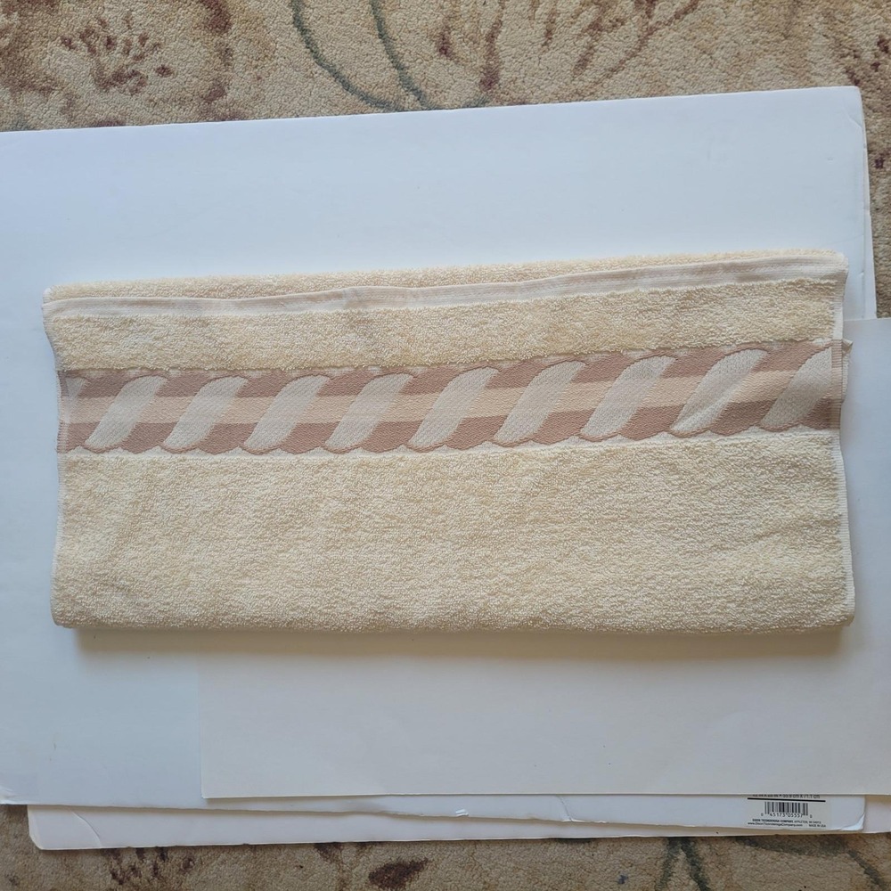 Vintage JC Penny Medallion Bath Towel Cream Woven 44x24 NWT USA - Picture 3 of 6